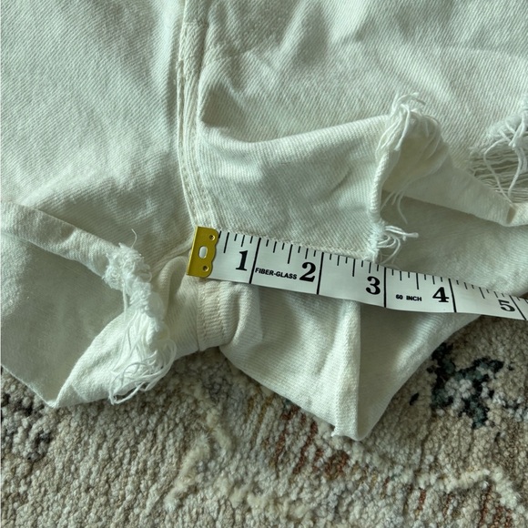 Levi's 501 Off-White High-Rise 5 Button Fly Distressed Jean Shorts Size 28 - Picture 6 of 6